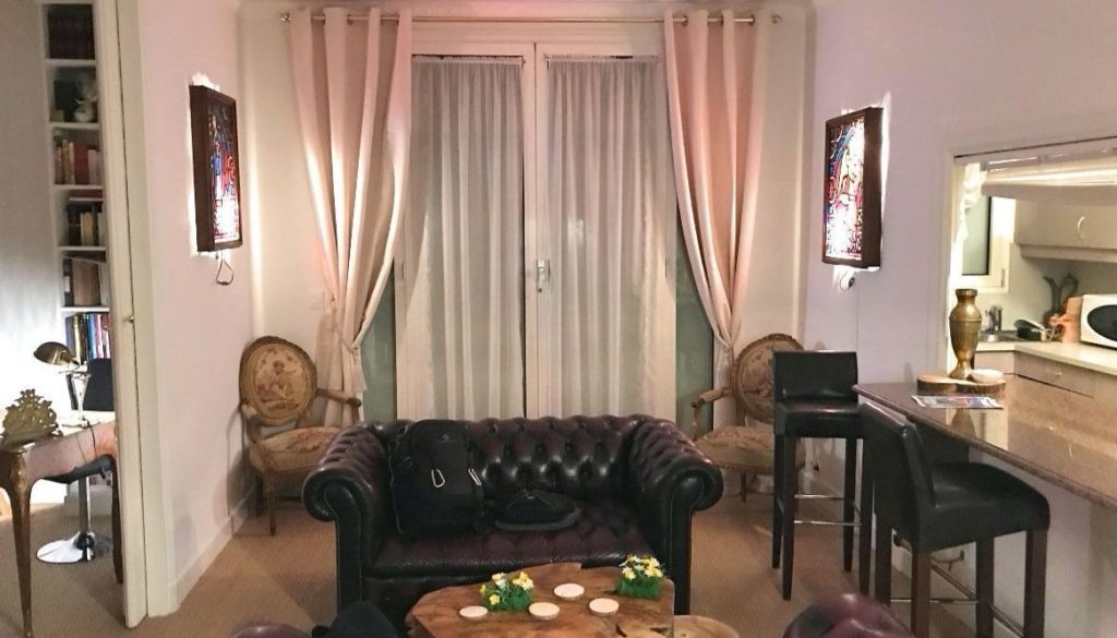 Paris Livingroom Airbnb (2)