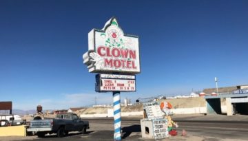 clown motel 2 crop